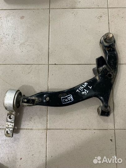 Передний левый рычаг Nissan Teana 31 0679