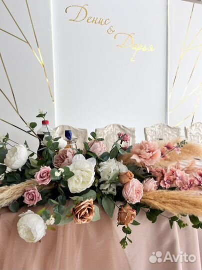 Арка с зеленью и цветами украшение свадьбы