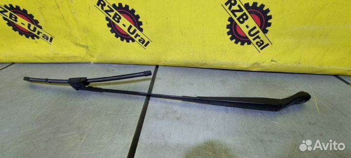 Поводок стеклоочистителя передний правый Geely