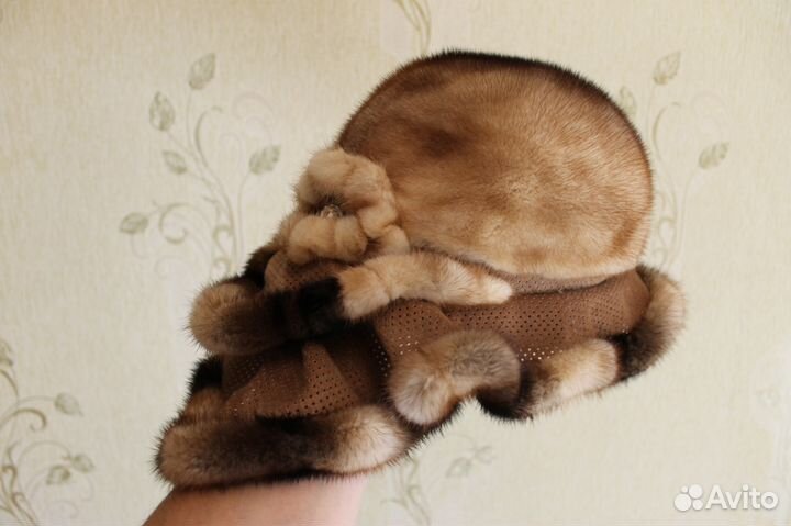 Красивая норковая шапка