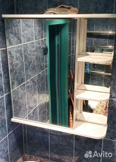 Шкаф полка с зеркалом в ванну