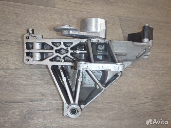 Кронштейн генератора кондиционера Bravo Браво