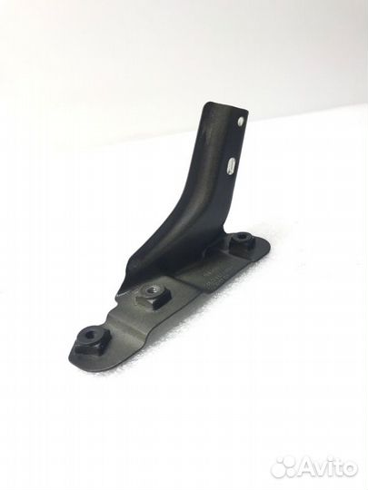 Кронштейн крыла передний правый Volkswagen Polo