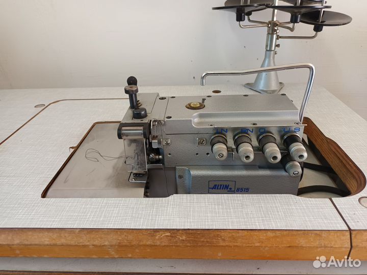 Оверлог Текстима Textima 8515. Петлители