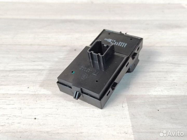 Кнопка стеклоподъемника Opel Astra J A16XER 2010