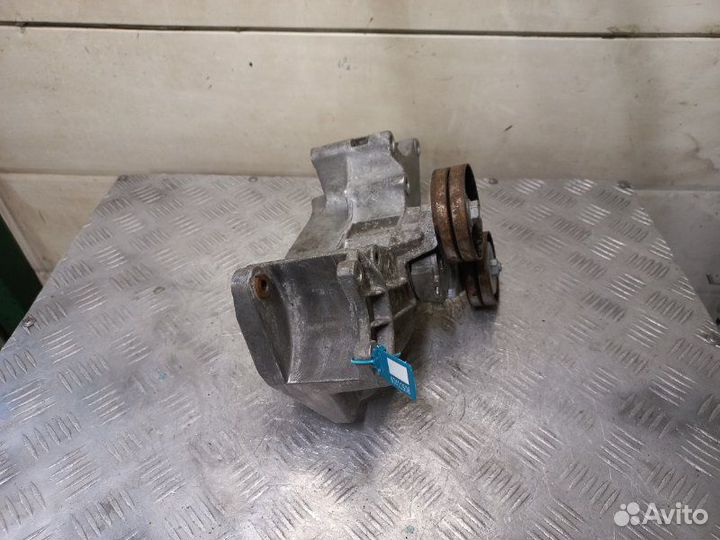 Кронштейн генератора Volkswagen Bora 1.6 16V BCB