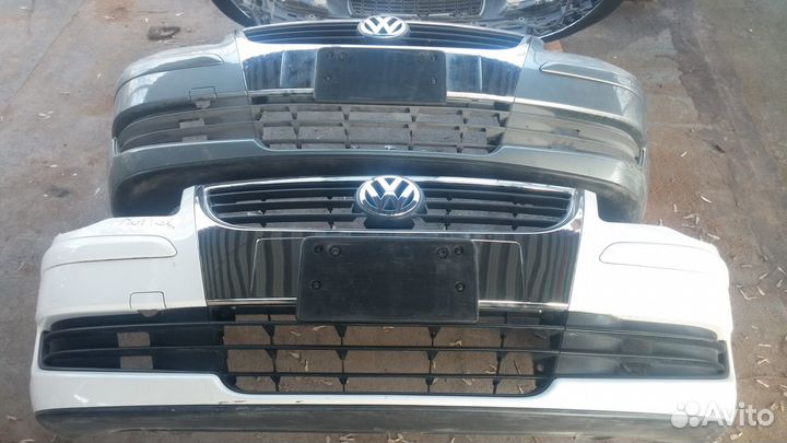 Volkswagen Touran 2006-2010 бампер передний всборе