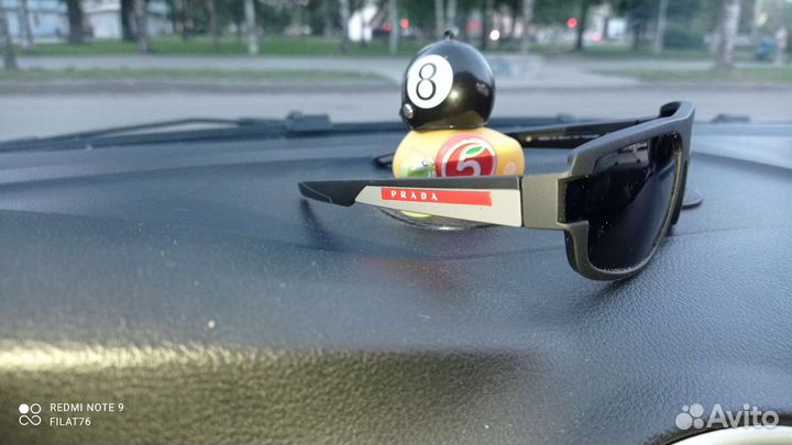 Солнцезащитные очки prada
