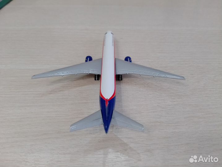 Самолёт в коробке. Boeing 777-300 