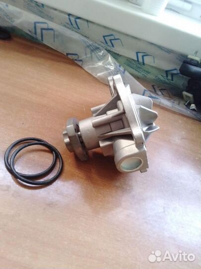 Насос водяной audi A4 A6 VW passat B5