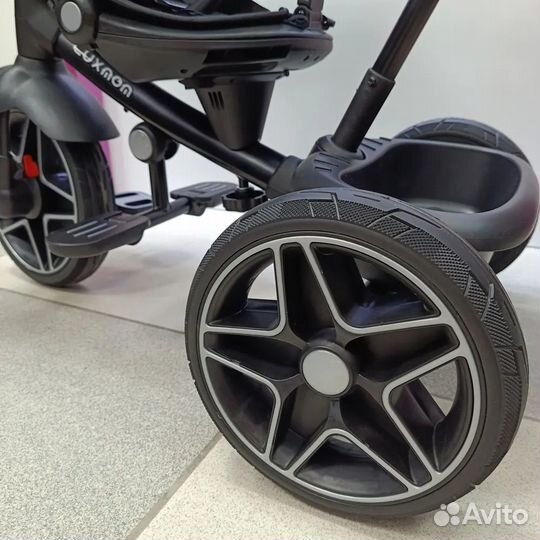 Трехколесный велосипед Luxmom 5511 черный