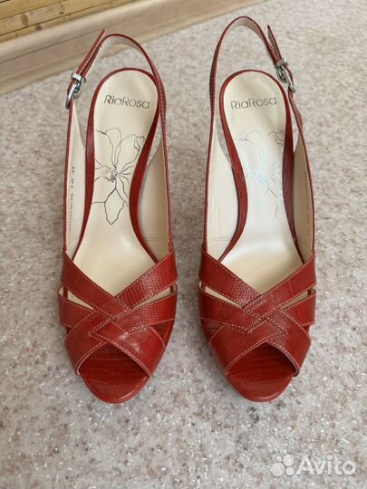 Босоножки из натуральной кожи новые (39-40 размер)