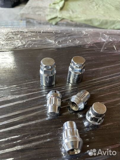 Гайки секретные на Камри