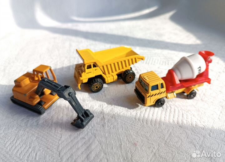 Игрушечные металлические машинки строительные