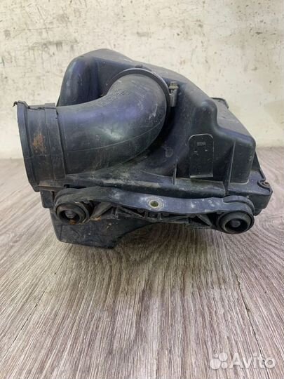 Корпус воздушного фильтра Opel Zafira B Z16XE1