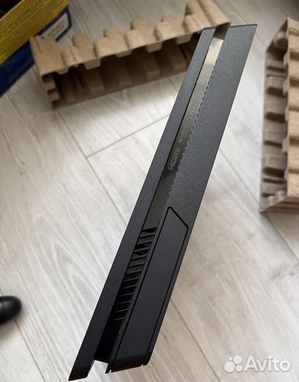 Sony PlayStation 4 Slim 1tb