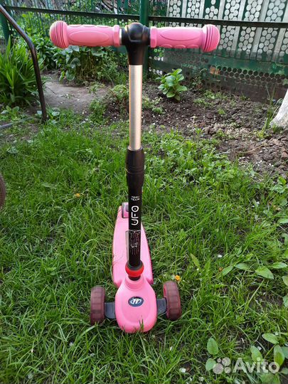 Самокат детский трехколесный светящийся