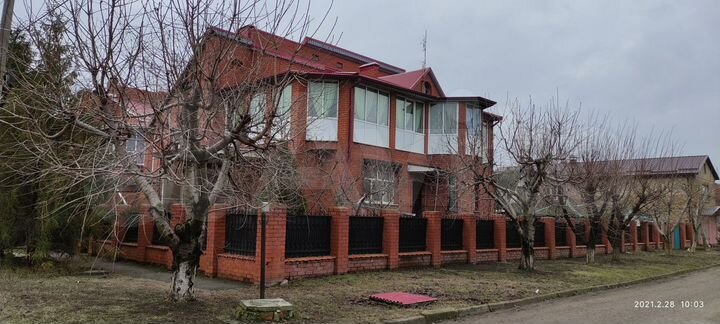 Дом 383 м² на участке 8,05 га