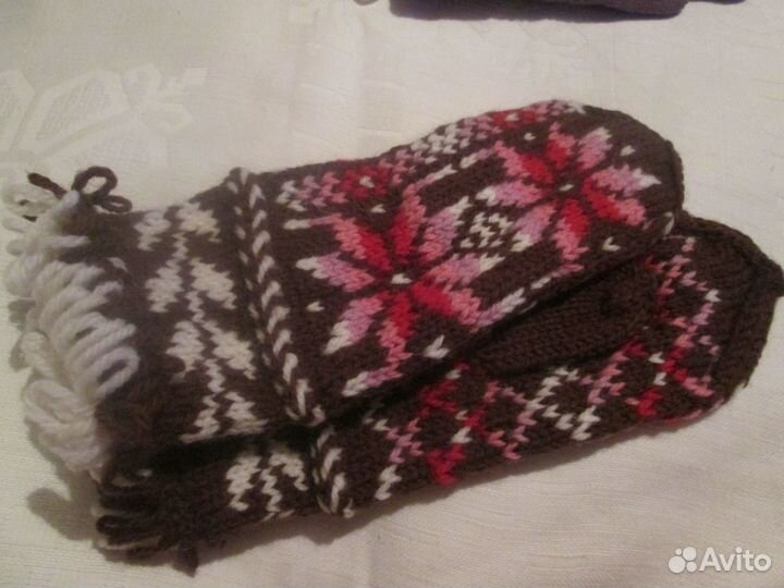 Варежки и перчатки ручной и машинной вязки, новые