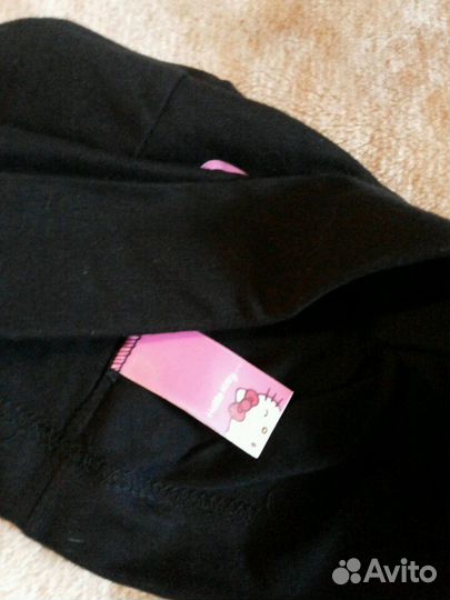 Фирменные шапочки на девочку. Новые