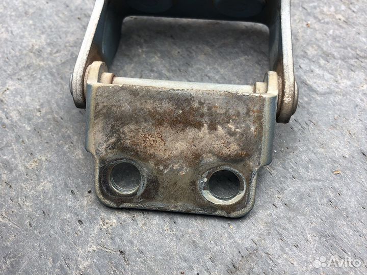 Прав петля багажника aveo т200