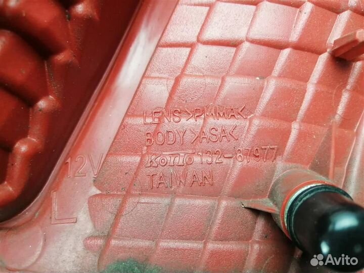 Фонарь левый в крышку багажника Митсубиси Лансер