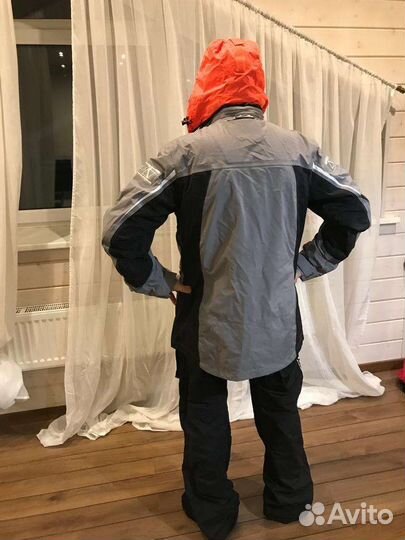 Непромокаемый костюм для яхтинга