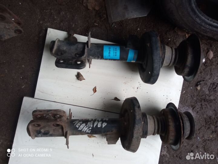 Переднии Амортизаторы от Опель омега а