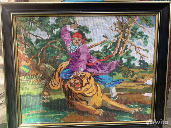 Картина вышитая крестом. Тигр