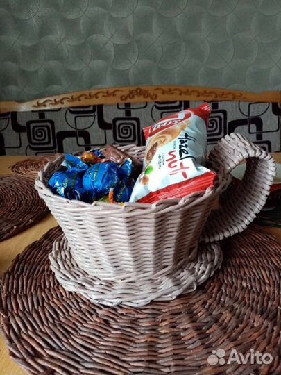 Конфетница из бумажной лозы