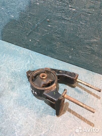 Подушка двс зад Toyota NCP10 Vitz/ Platz/ Funcargo