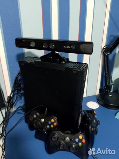 Xbox 360 3 геймпада kinect 10 дисков