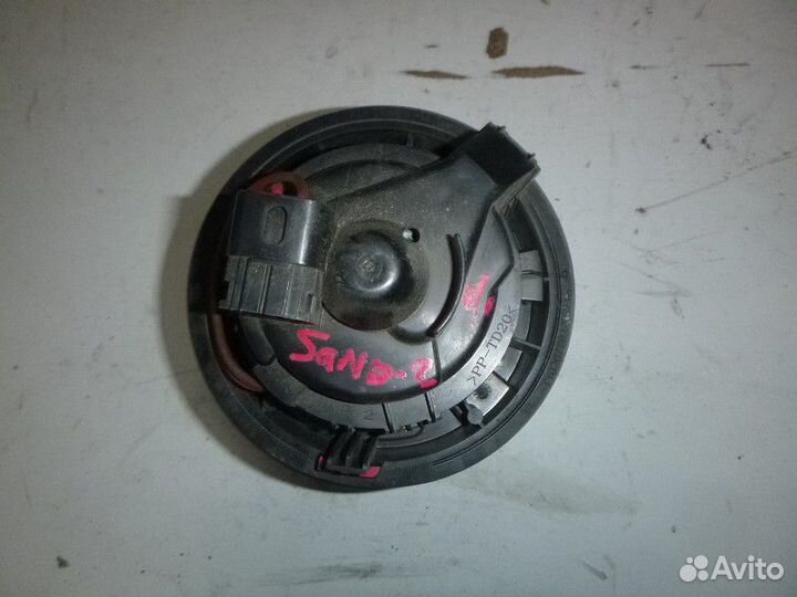 Моторчик печки renault sandero 2014