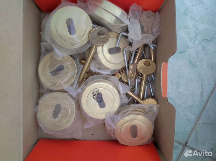 Петли для дверей