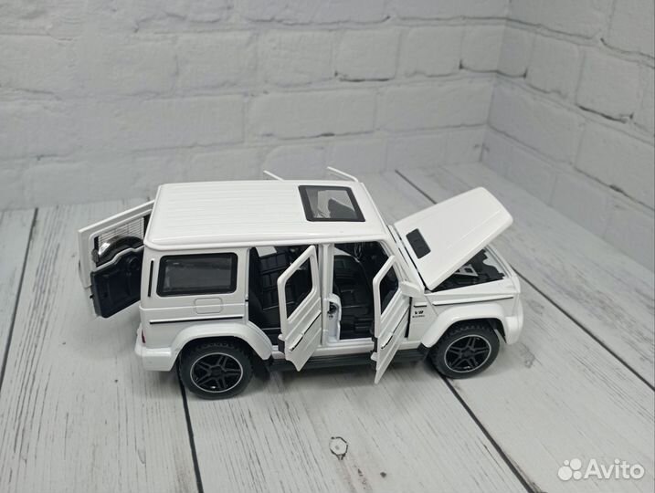 Mercedes гелентваген металлическая машинка мерс