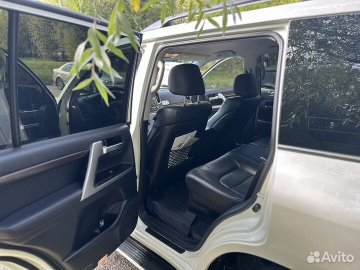 Прокат машины с водителем