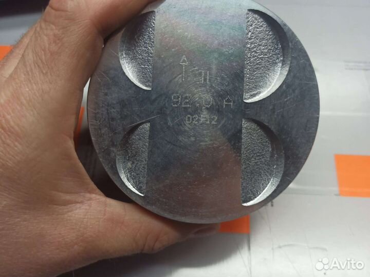 Поршень с пальцем и стопорными кольцами