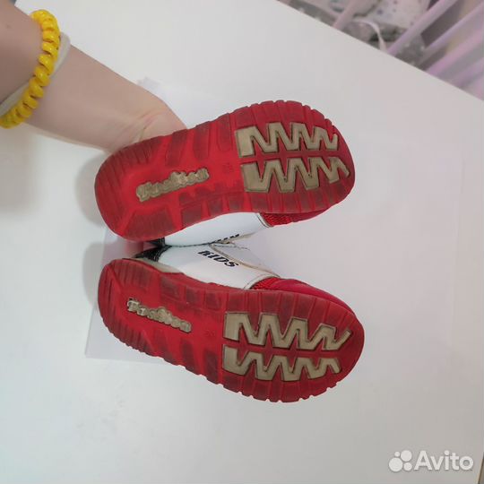 Кроссовки детские
