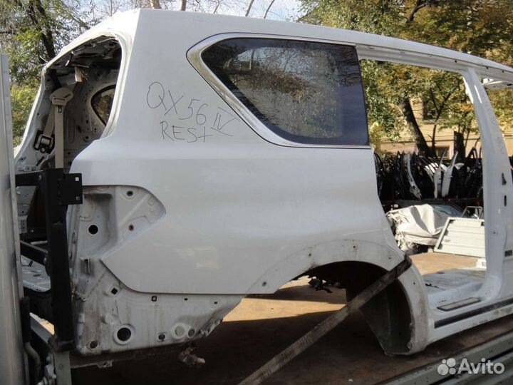 Infiniti QX56 Крыло заднее правое (склад)