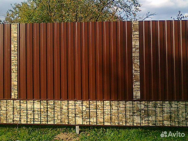 Заборы из евроштакетника с усиленным каркасом