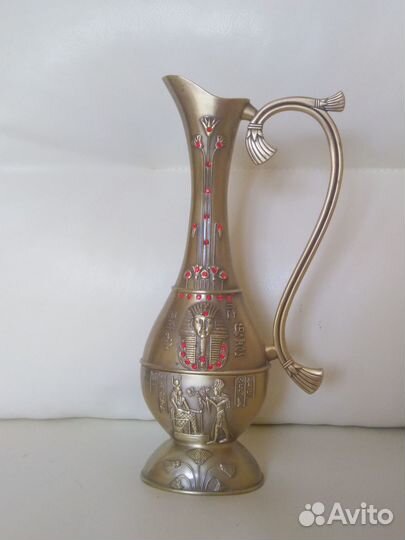 Кувшин с икрустацией из Египта