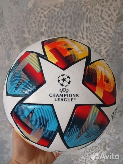 Футбольный мяч