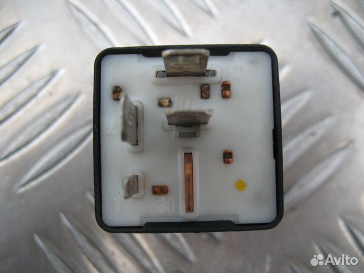 Реле топливного насоса Audi A4 B5