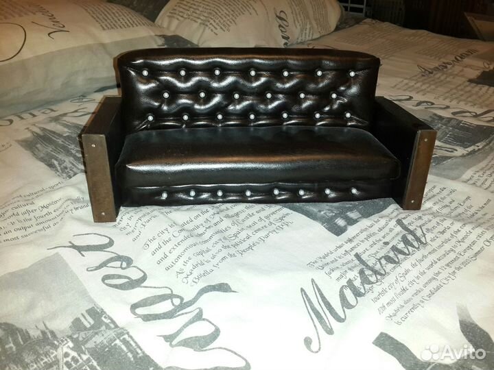 Декоративный диван