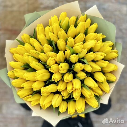 Букет желтых тюльпанов 101 шт. к 8 марта в Москве