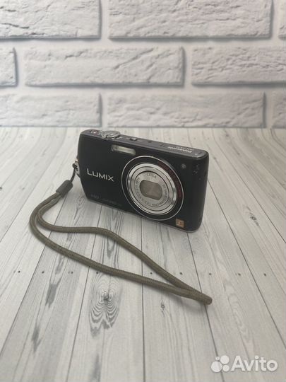 Компактный фотоаппарат Panasonic DMC-FX70