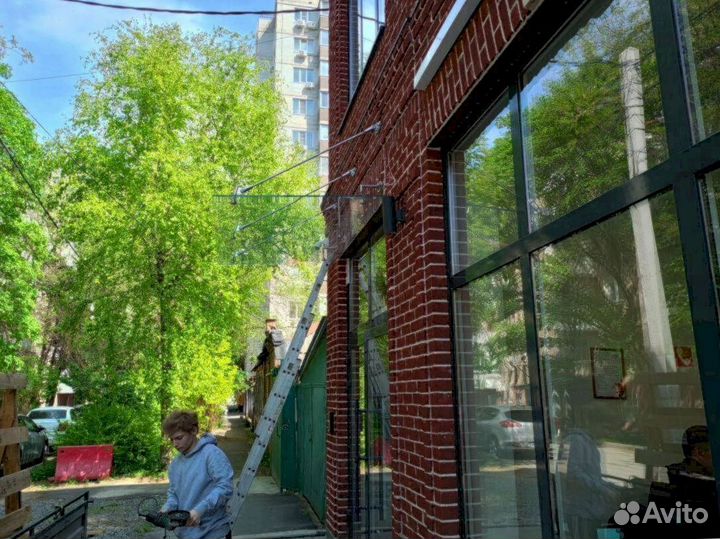 Козырек со стеклом на зажимной профиле