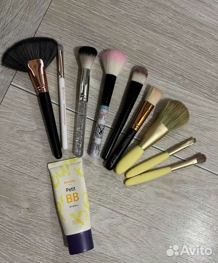 Кисти для макияжа и тон крем