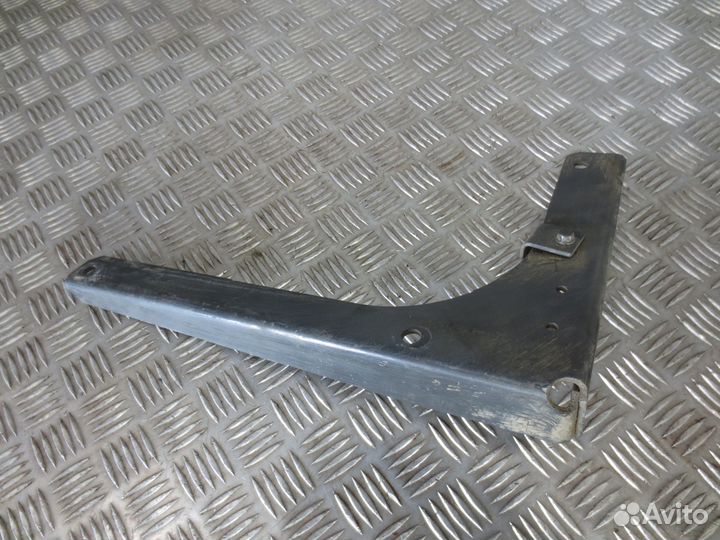 Кронштейн Mercedes-Benz A9305240839