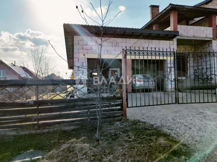 Дом 325,8 м² на участке 12 сот.